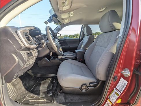 Used 2018 Toyota Tacoma SR5 AWD/4WD image 21