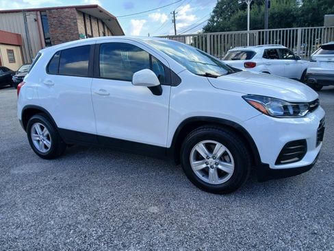 Used 2020 Chevrolet Trax LS w/ Tint and Cruise Package FWD image 3