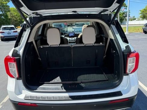 Used 2022 Ford Explorer XLT w/ Equipment Group 202A AWD/4WD image 7