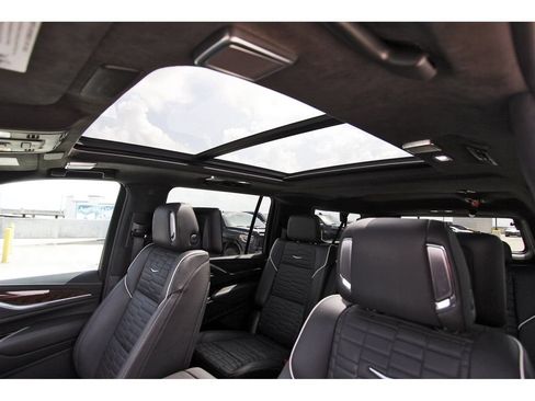 Used 2023 Cadillac Escalade ESV Sport Platinum w/ LPO, Floor Liner Package AWD/4WD image 30