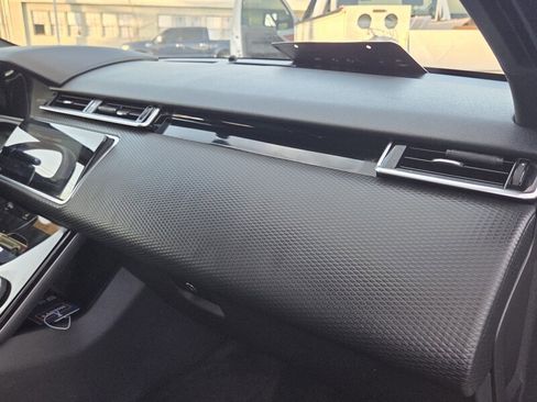 Used 2021 Land Rover Range Rover Velar R-Dynamic S image 21