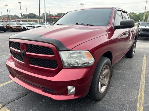 Used 2015 RAM 1500 Express RWD image 3