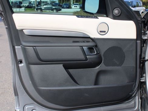 Certified 2025 Land Rover Discovery Dynamic SE image 13