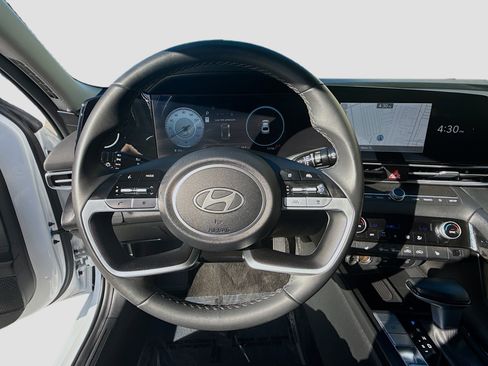 Used 2025 Hyundai Elantra SEL image 10