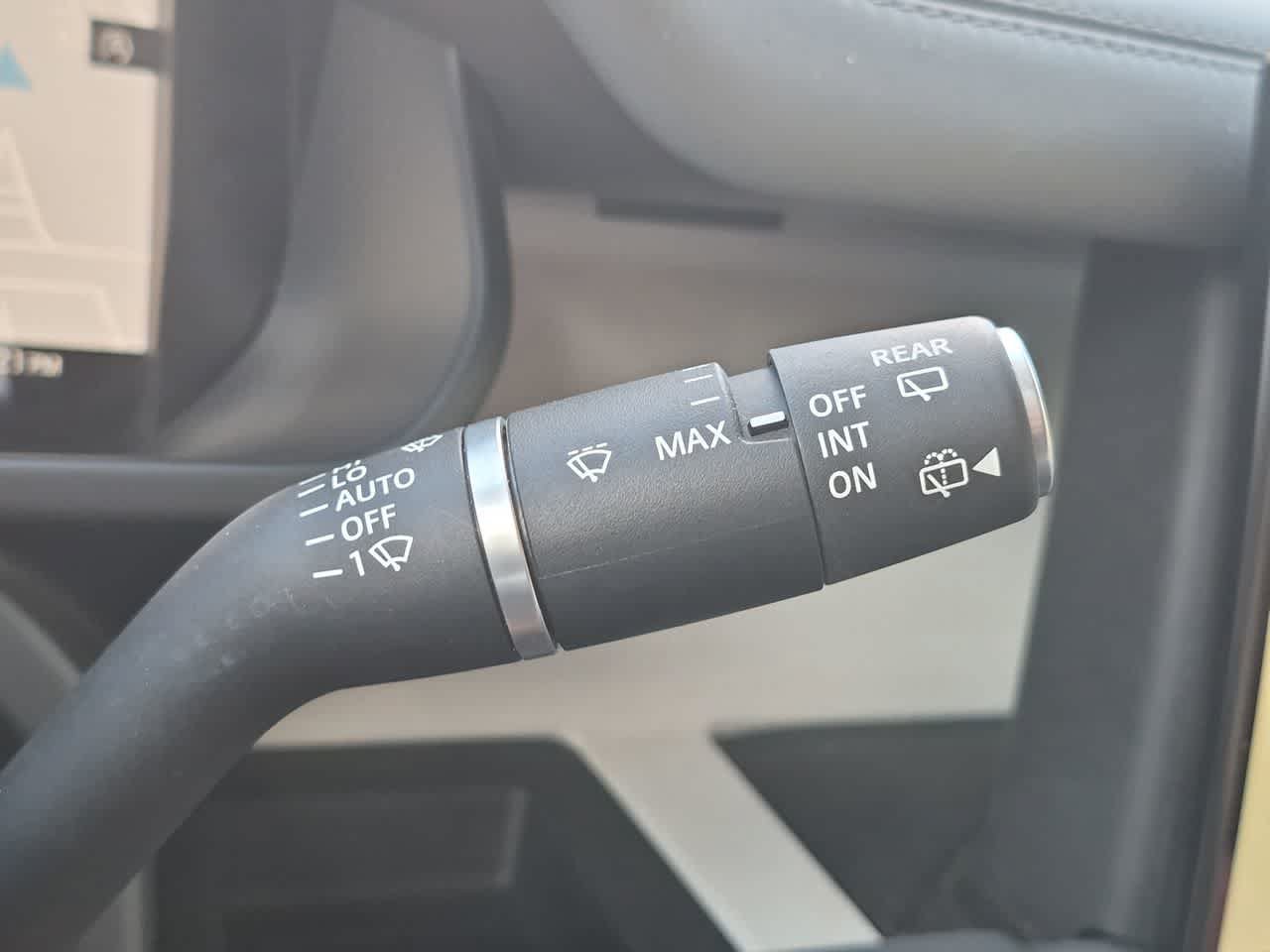 Used 2023 Land Rover Defender 130 SE AWD/4WD image 27