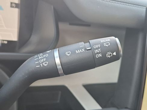 Used 2023 Land Rover Defender 130 SE AWD/4WD image 27