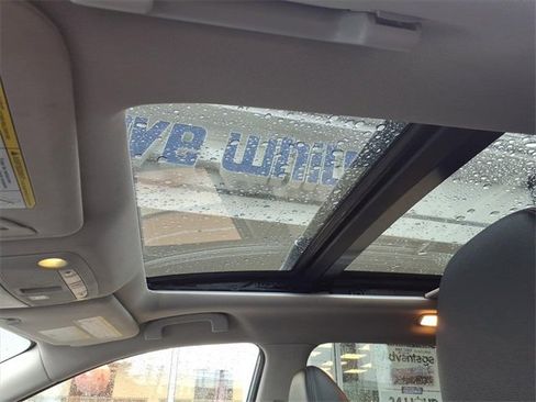 Used 2020 Nissan Rogue SL w/ Premium Package image 2