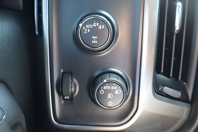 Used 2018 Chevrolet Silverado 1500 LTZ AWD/4WD image 23