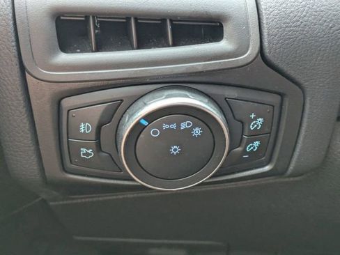 Used 2015 Ford Focus SE w/ SE Sport Package FWD image 21