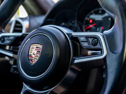 Used 2015 Porsche Cayenne Turbo image 28