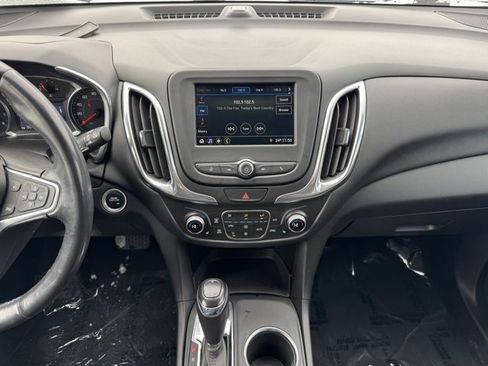 Used 2019 Chevrolet Equinox LT image 2