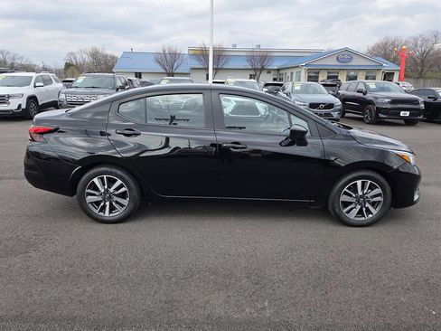 Used 2024 Nissan Versa SV image 2