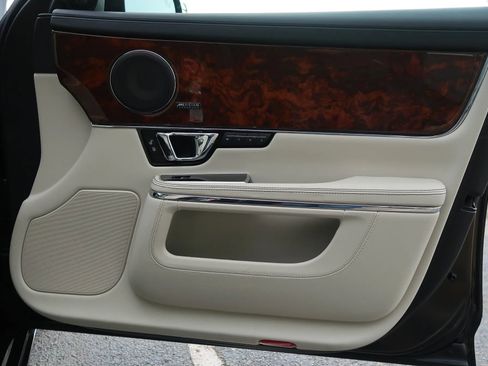 Used 2019 Jaguar XJ L Portfolio image 50