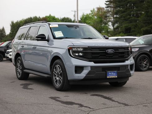 Certified 2025 Ford Expedition Active AWD/4WD image 3