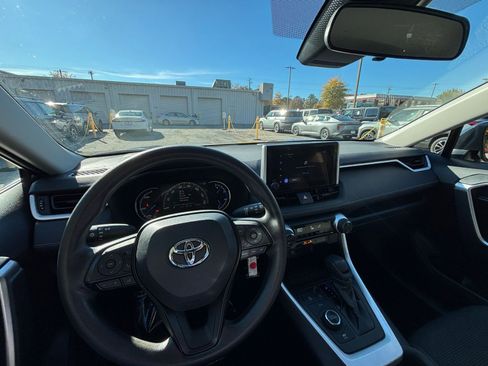 Used 2025 Toyota RAV4 LE image 33