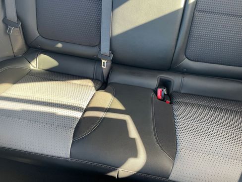 Used 2025 Chevrolet Trax LT image 36