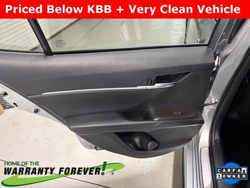 Used 2024 Toyota Camry SE image 16