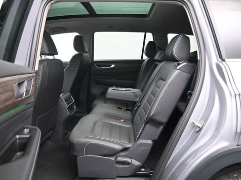 Used 2025 Volkswagen Atlas SEL AWD/4WD image 22