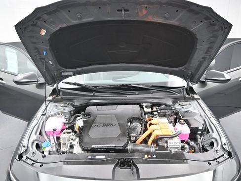Used 2025 Hyundai Elantra SEL FWD image 42