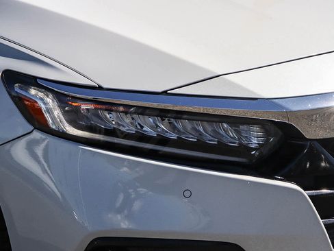 Used 2018 Honda Accord Touring image 4