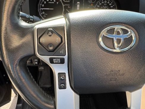 Used 2018 Toyota Tundra Platinum image 25