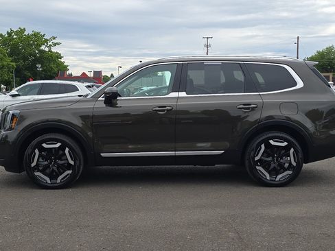 Used 2024 Kia Telluride EX w/ EX Captain's Chair Package AWD/4WD image 7