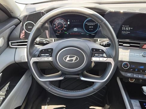Certified 2025 Hyundai Elantra Limited FWD image 20