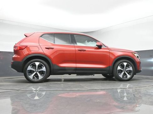 Used 2025 Volvo XC40 B5 Plus AWD/4WD image 41