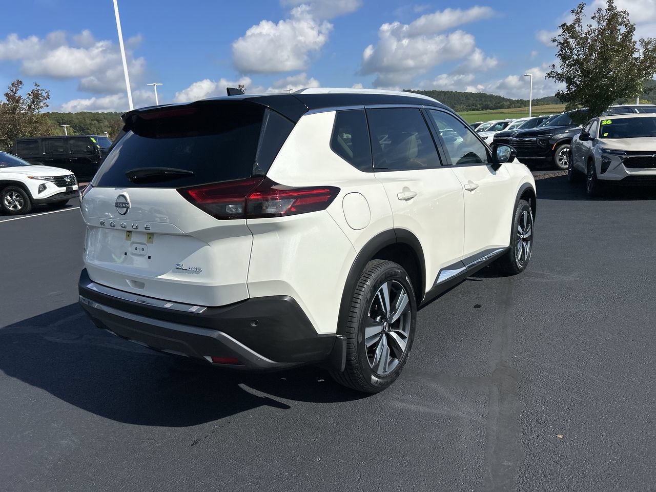 Used 2023 Nissan Rogue SL AWD/4WD image 7