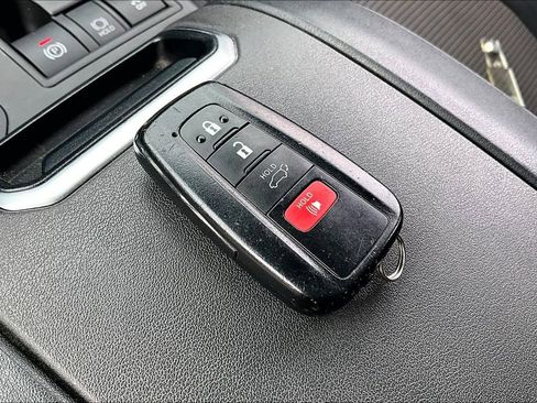 Used 2023 Toyota Highlander L image 35