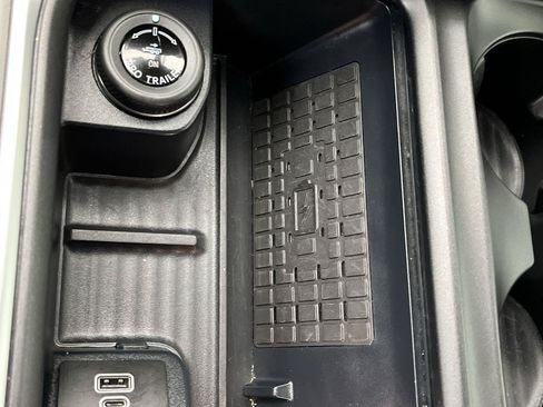 Used 2025 Ford Expedition Active AWD/4WD image 30