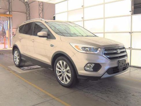 Used 2017 Ford Escape Titanium image 2