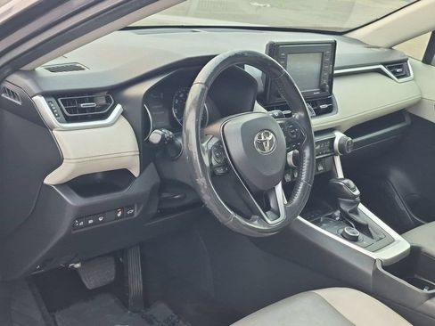 Used 2022 Toyota RAV4 XLE Premium AWD/4WD image 11