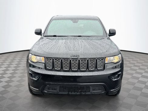 Used 2018 Jeep Grand Cherokee Altitude RWD image 2