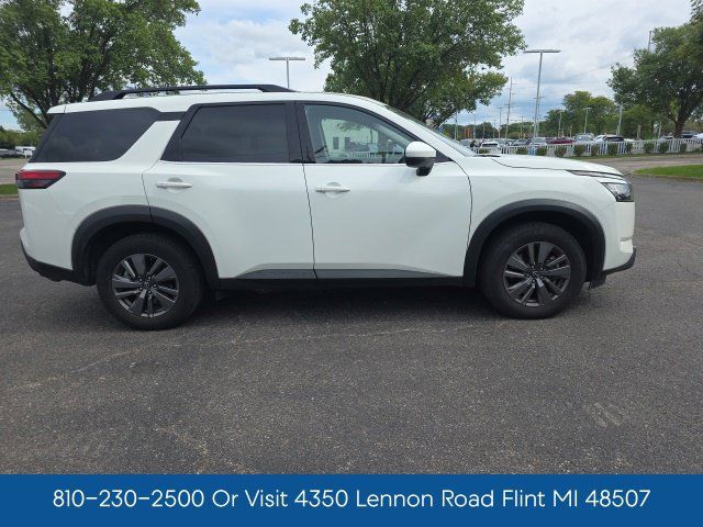 Used 2024 Nissan Pathfinder SV FWD image 9