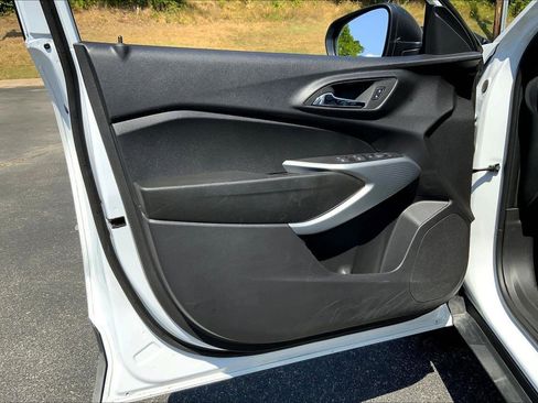 Used 2025 Chevrolet Trax LS image 20