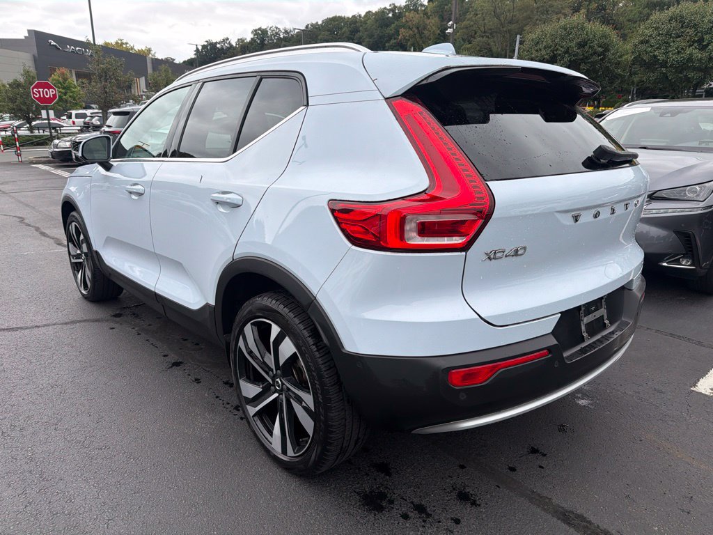 Used 2024 Volvo XC40 B5 Plus w/ Protection Package Premier AWD/4WD image 2
