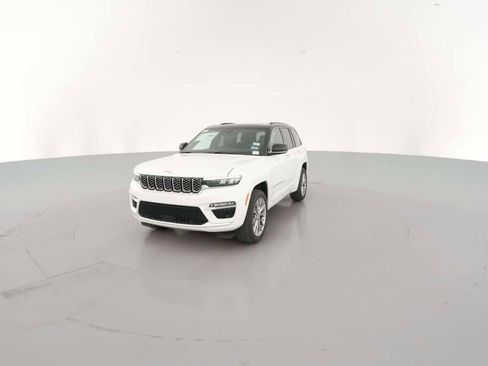 New 2025 Jeep Grand Cherokee Summit image 3