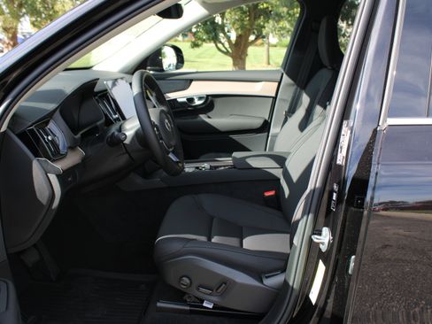 New 2026 Volvo XC90 B6 Plus w/ Protection Package Premier AWD/4WD image 9
