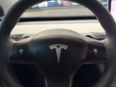 Used 2024 Tesla Model Y Long Range AWD/4WD image 25