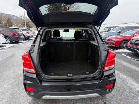 Used 2020 Chevrolet Trax LT w/ LT Convenience Package image 12