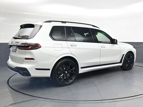 Used 2025 BMW X7 M60i AWD/4WD image 4