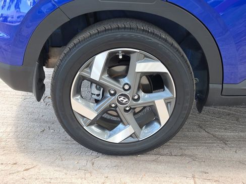 Used 2024 Hyundai Venue SEL FWD image 5