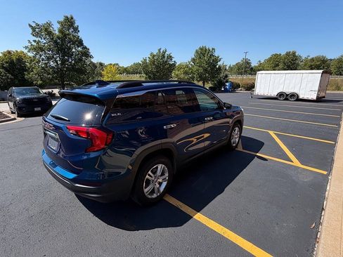 Used 2020 GMC Terrain SLE w/ Driver Convenience Package FWD image 4