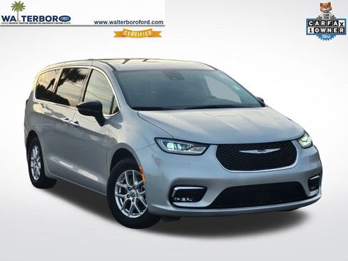 Used 2024 Chrysler Pacifica Touring-L image 1