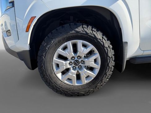 Used 2023 Nissan Frontier SV w/ Technology Package image 14