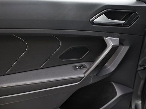 Used 2022 Volkswagen Tiguan SE image 23