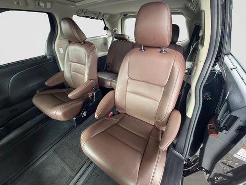 Used 2017 Toyota Sienna XLE Premium AWD/4WD image 15