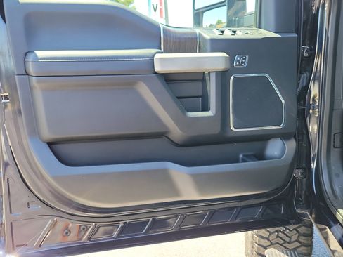 Used 2021 Ford F250 Lariat w/ Lariat Ultimate Package AWD/4WD image 18