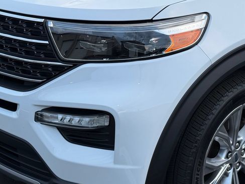 Used 2020 Ford Explorer XLT w/ Equipment Group 202A AWD/4WD image 10